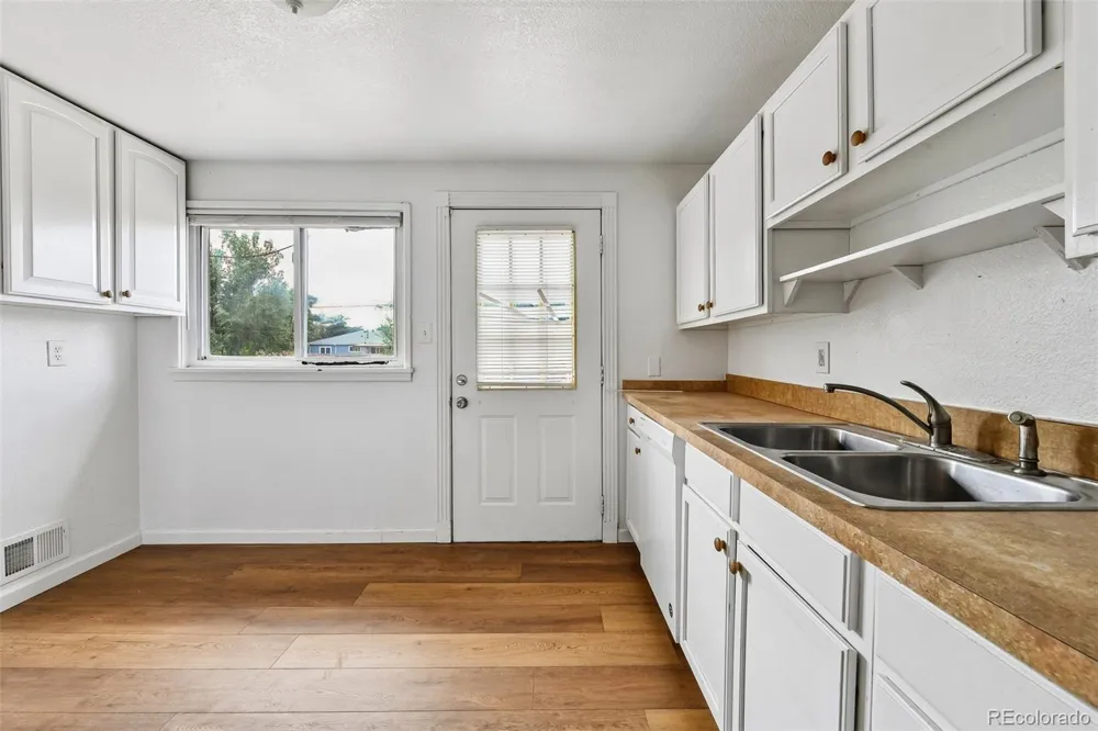 729 Havana Street Aurora, CO 80010
