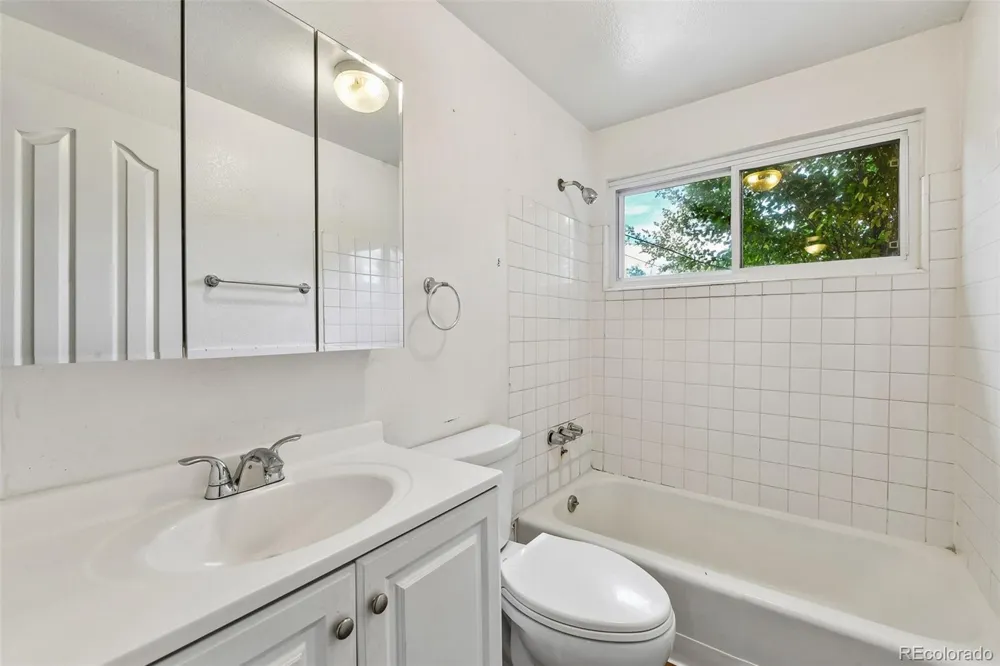 729 Havana Street Aurora, CO 80010