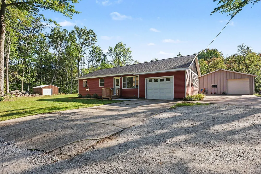 4880 S Carr Road Fruitport, MI 49415
