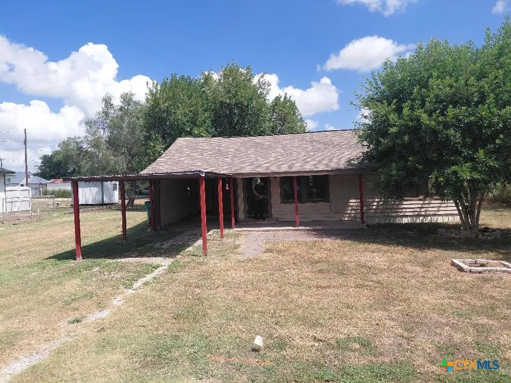 107 E Saint Mary Street Runge, TX 78151
