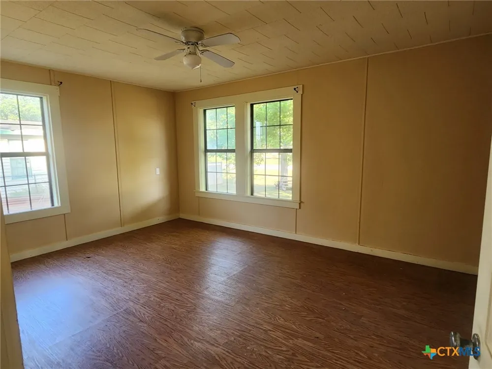 107 E Saint Mary Street Runge, TX 78151