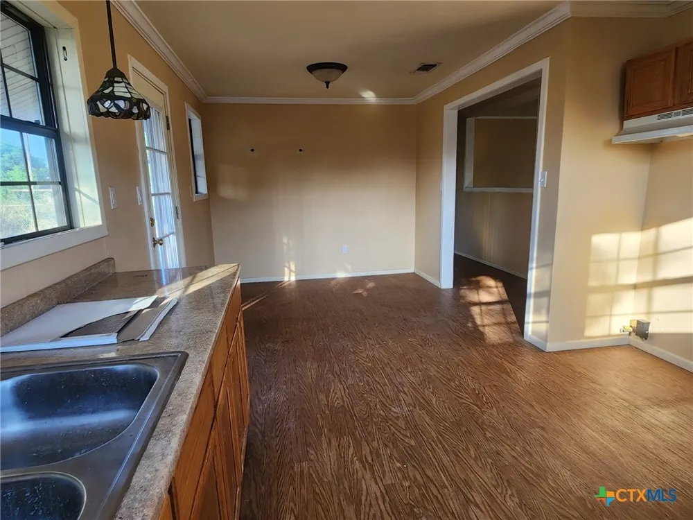 107 E Saint Mary Street Runge, TX 78151