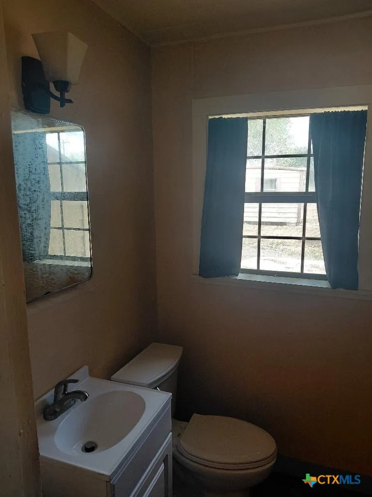 107 E Saint Mary Street Runge, TX 78151