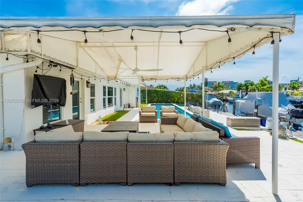 1440 SE 14th Dr Deerfield Beach, FL 33441