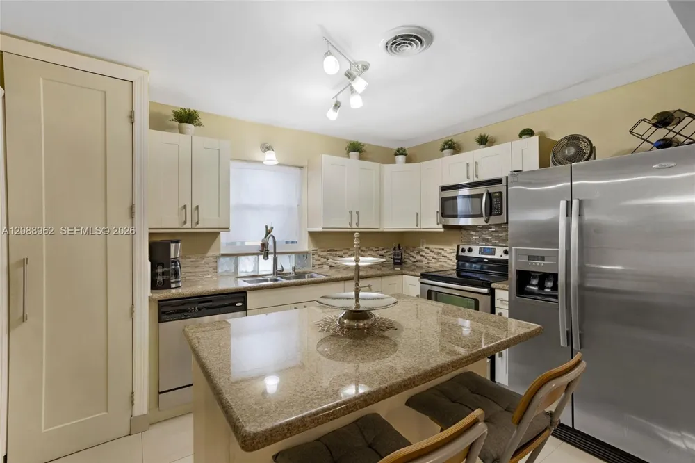 304 SW 68th Ave Pembroke Pines, FL 33023
