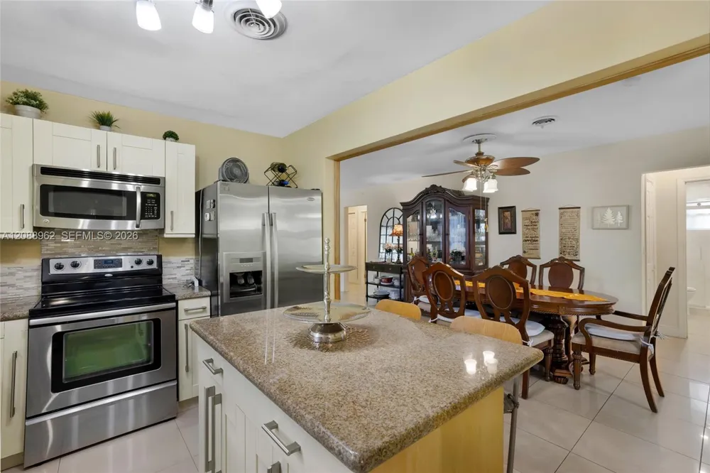 304 SW 68th Ave Pembroke Pines, FL 33023
