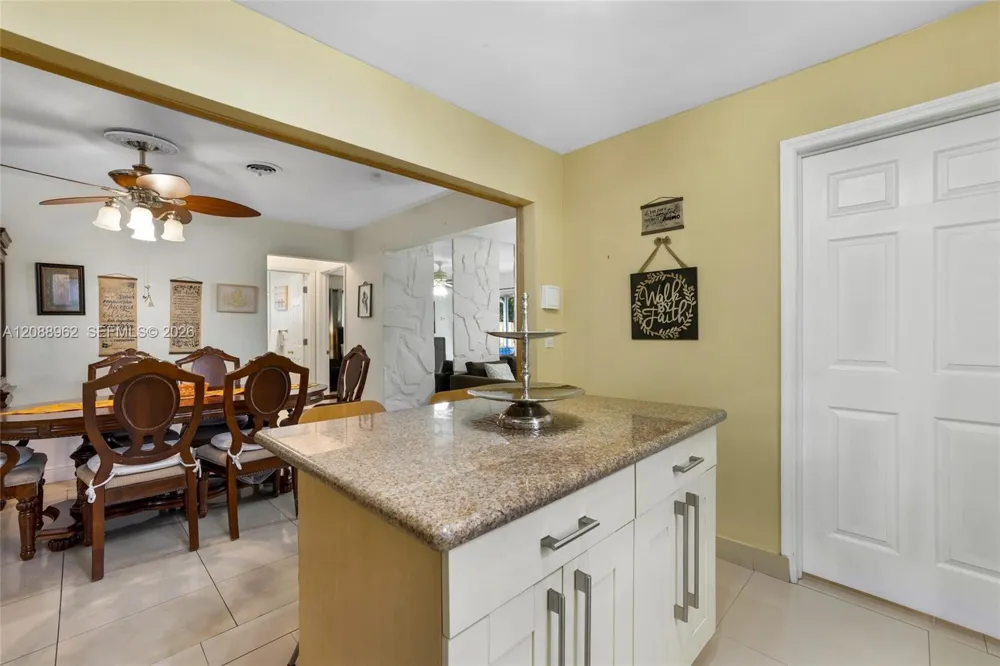 304 SW 68th Ave Pembroke Pines, FL 33023