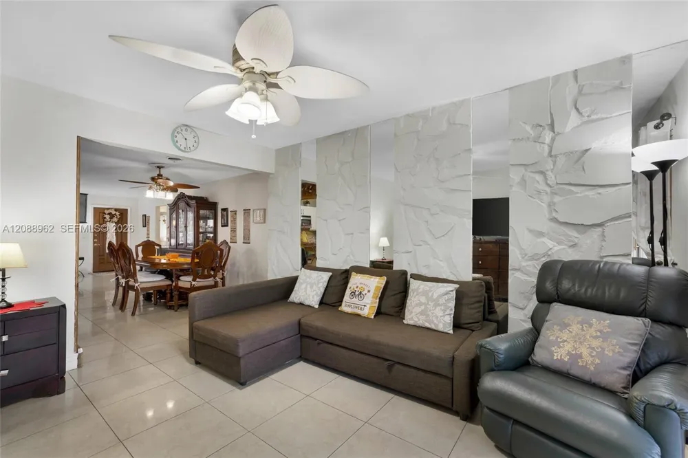 304 SW 68th Ave Pembroke Pines, FL 33023