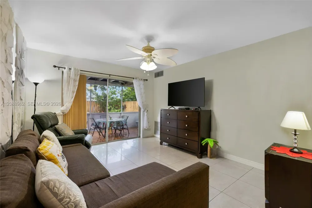 304 SW 68th Ave Pembroke Pines, FL 33023