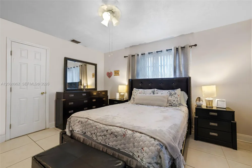 304 SW 68th Ave Pembroke Pines, FL 33023
