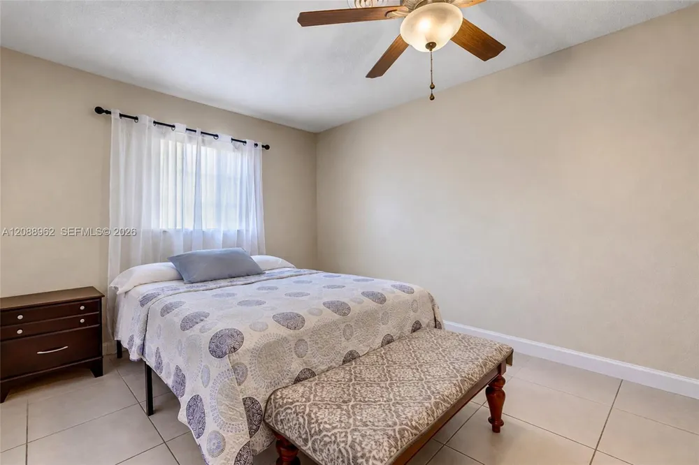 304 SW 68th Ave Pembroke Pines, FL 33023