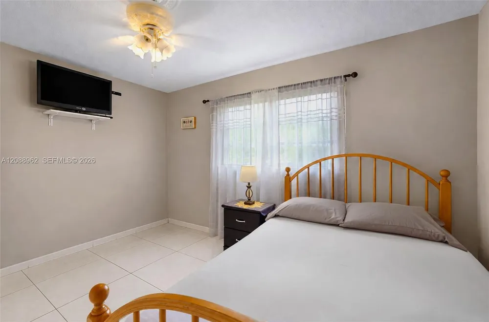 304 SW 68th Ave Pembroke Pines, FL 33023