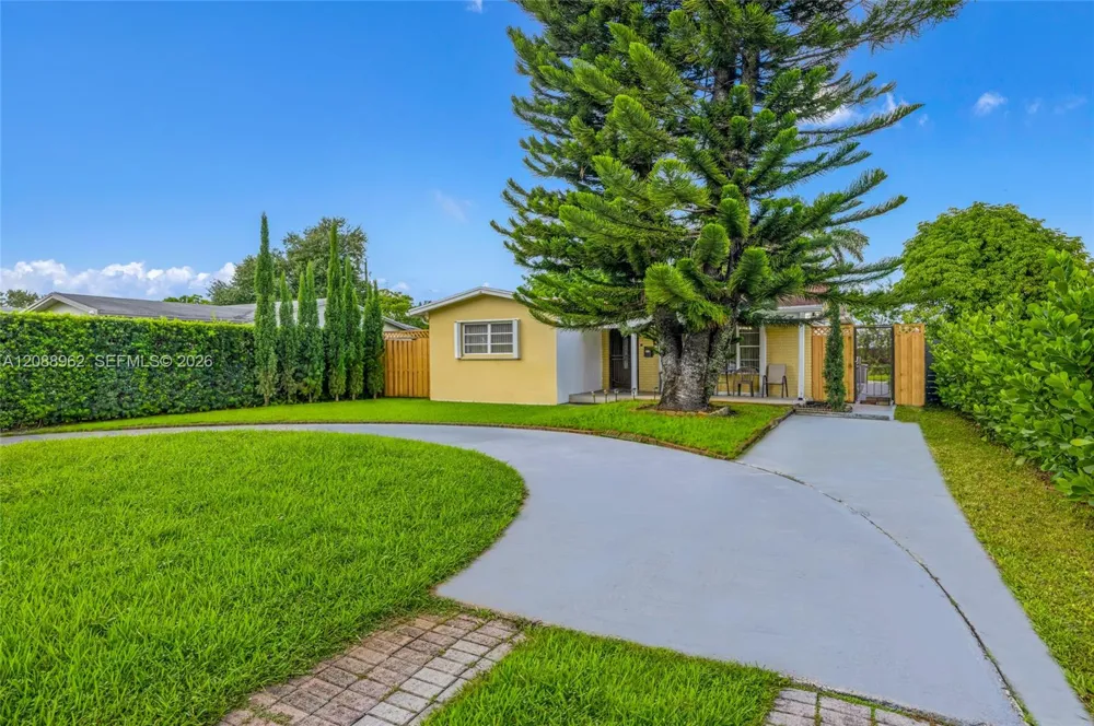 304 SW 68th Ave Pembroke Pines, FL 33023