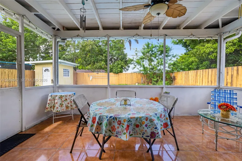 304 SW 68th Ave Pembroke Pines, FL 33023