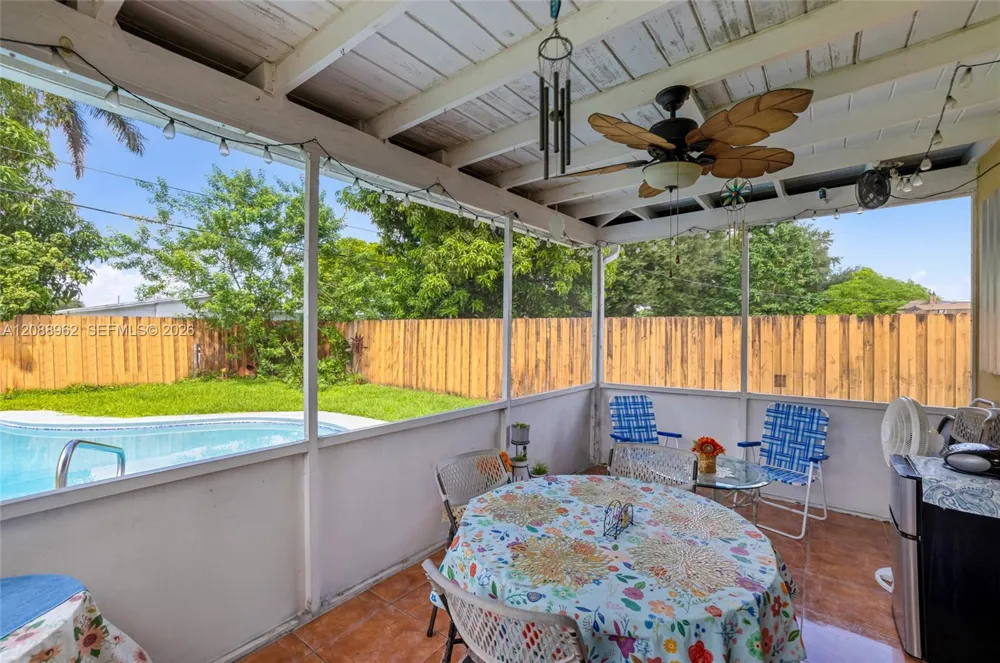 304 SW 68th Ave Pembroke Pines, FL 33023