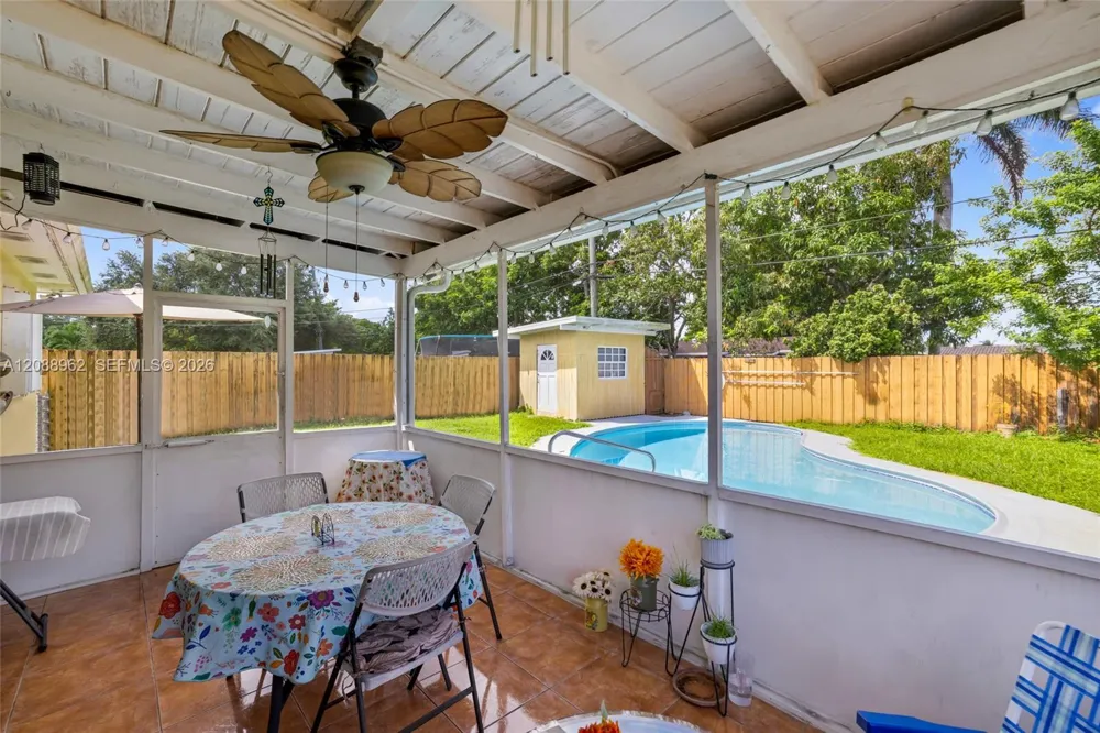 304 SW 68th Ave Pembroke Pines, FL 33023