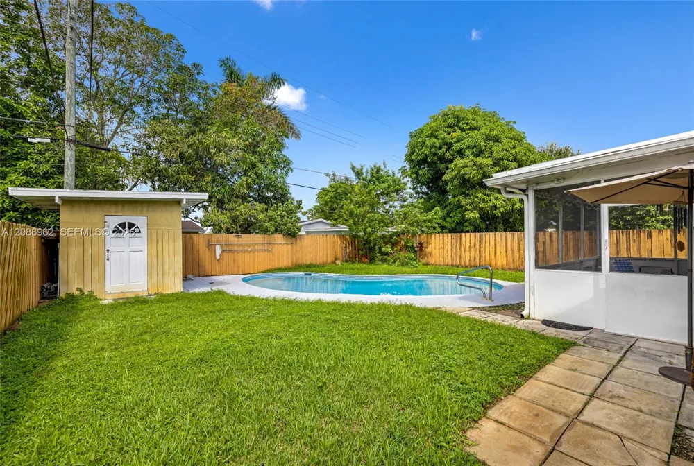 304 SW 68th Ave Pembroke Pines, FL 33023