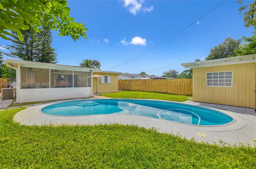 304 SW 68th Ave Pembroke Pines, FL 33023