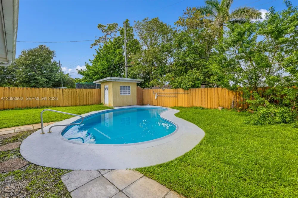 304 SW 68th Ave Pembroke Pines, FL 33023