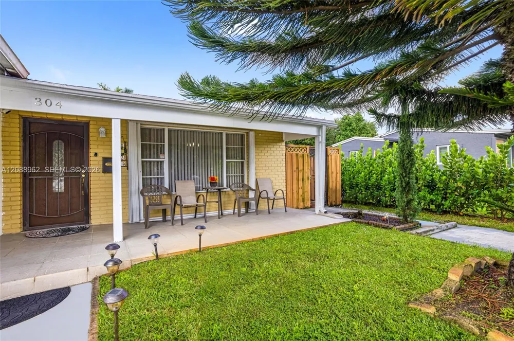 304 SW 68th Ave Pembroke Pines, FL 33023