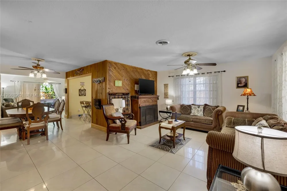 304 SW 68th Ave Pembroke Pines, FL 33023