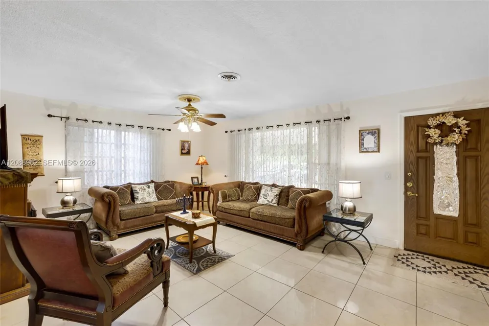 304 SW 68th Ave Pembroke Pines, FL 33023