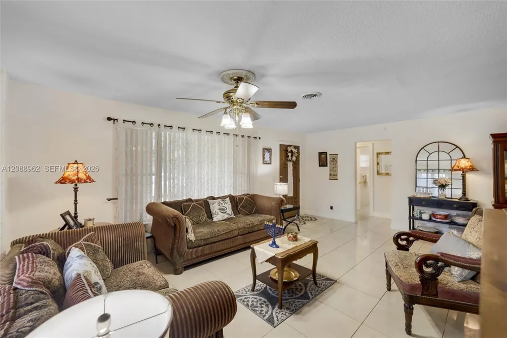 304 SW 68th Ave Pembroke Pines, FL 33023