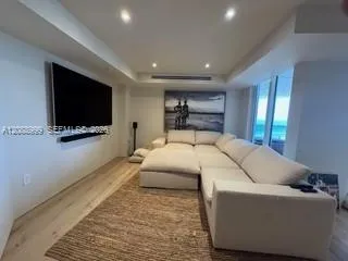 6767 Collins Ave #2206 Miami Beach, FL 33141
