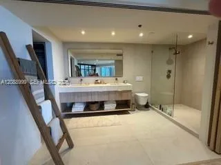 6767 Collins Ave #2206 Miami Beach, FL 33141