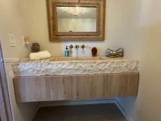 6767 Collins Ave #2206 Miami Beach, FL 33141
