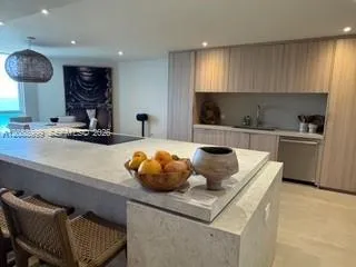 6767 Collins Ave #2206 Miami Beach, FL 33141