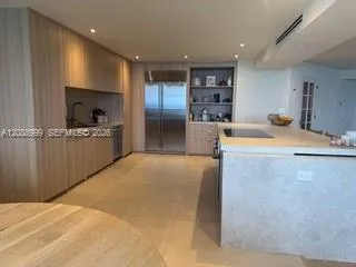6767 Collins Ave #2206 Miami Beach, FL 33141