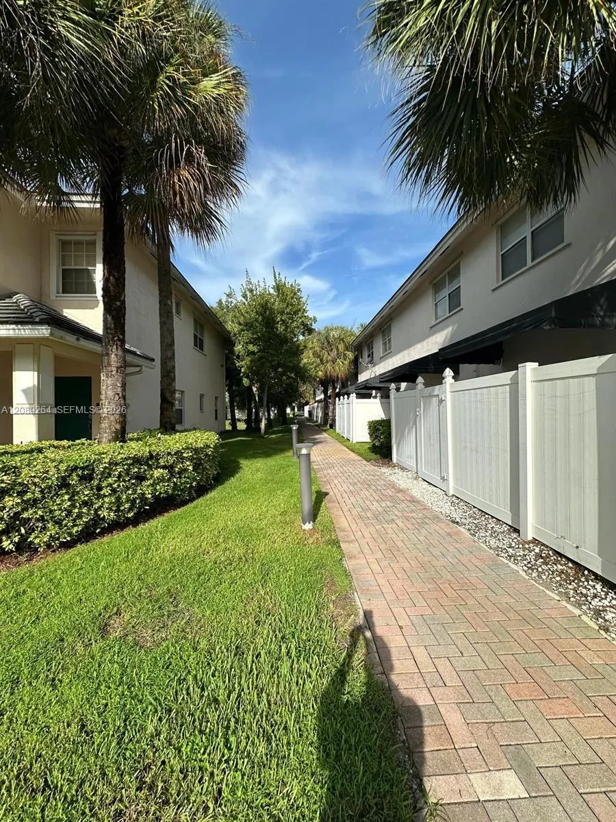 3021 NW 30th Ter #3021 Oakland Park, FL 33311