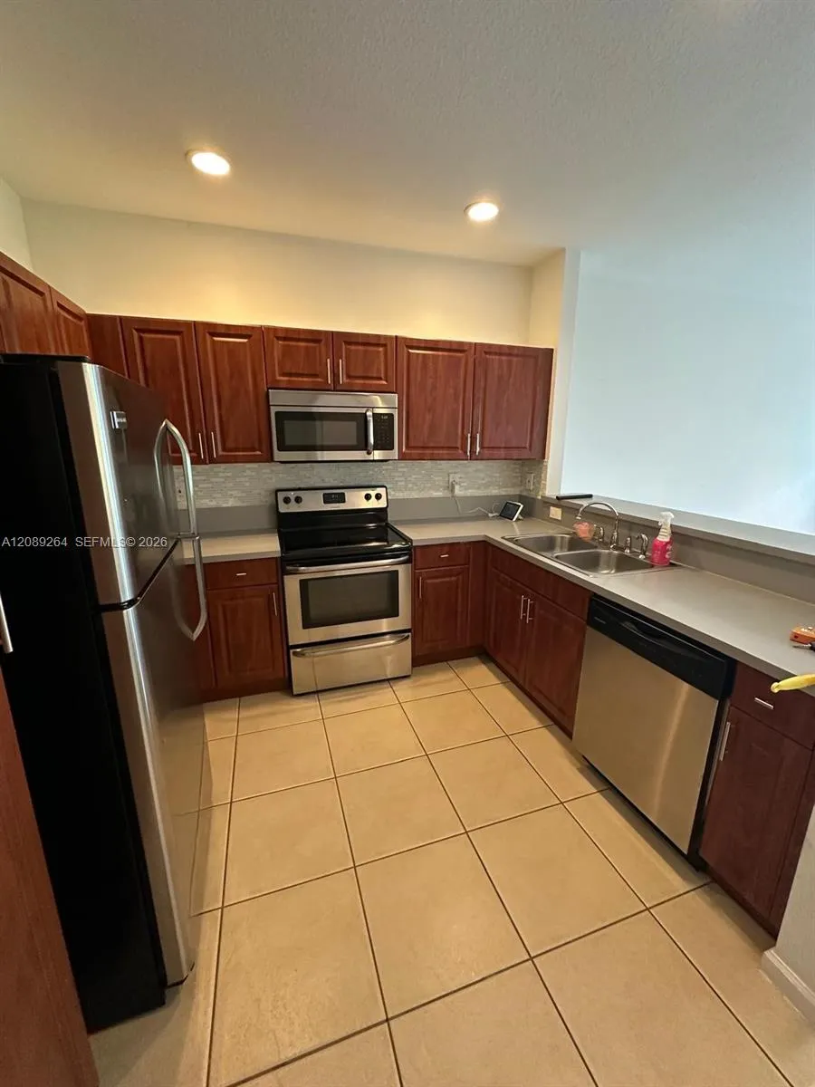 3021 NW 30th Ter #3021 Oakland Park, FL 33311