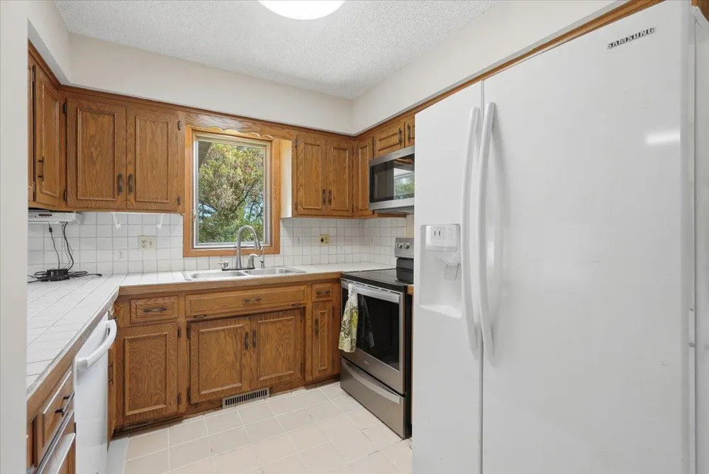 454 Oday Street S Maplewood, MN 55119
