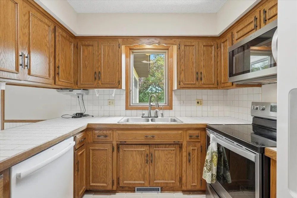 454 Oday Street S Maplewood, MN 55119