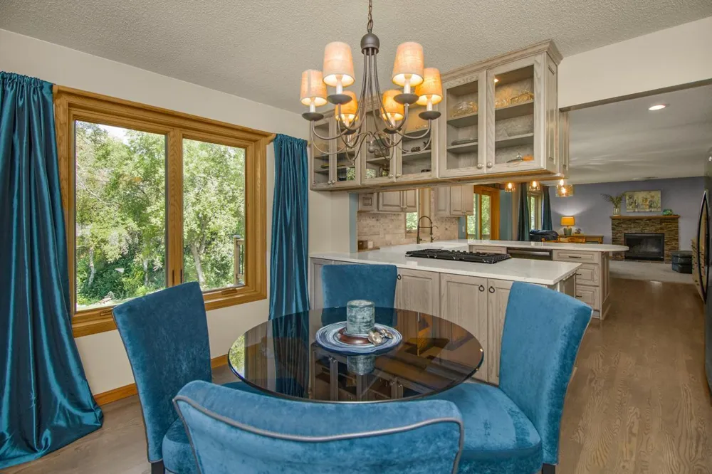8610 Valley View Court Chanhassen, MN 55317