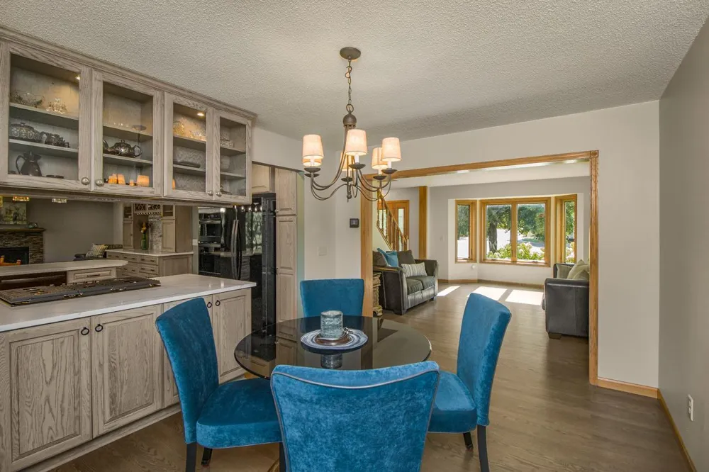 8610 Valley View Court Chanhassen, MN 55317