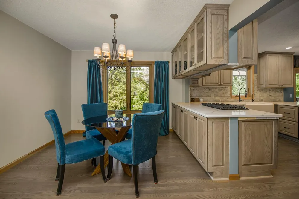 8610 Valley View Court Chanhassen, MN 55317