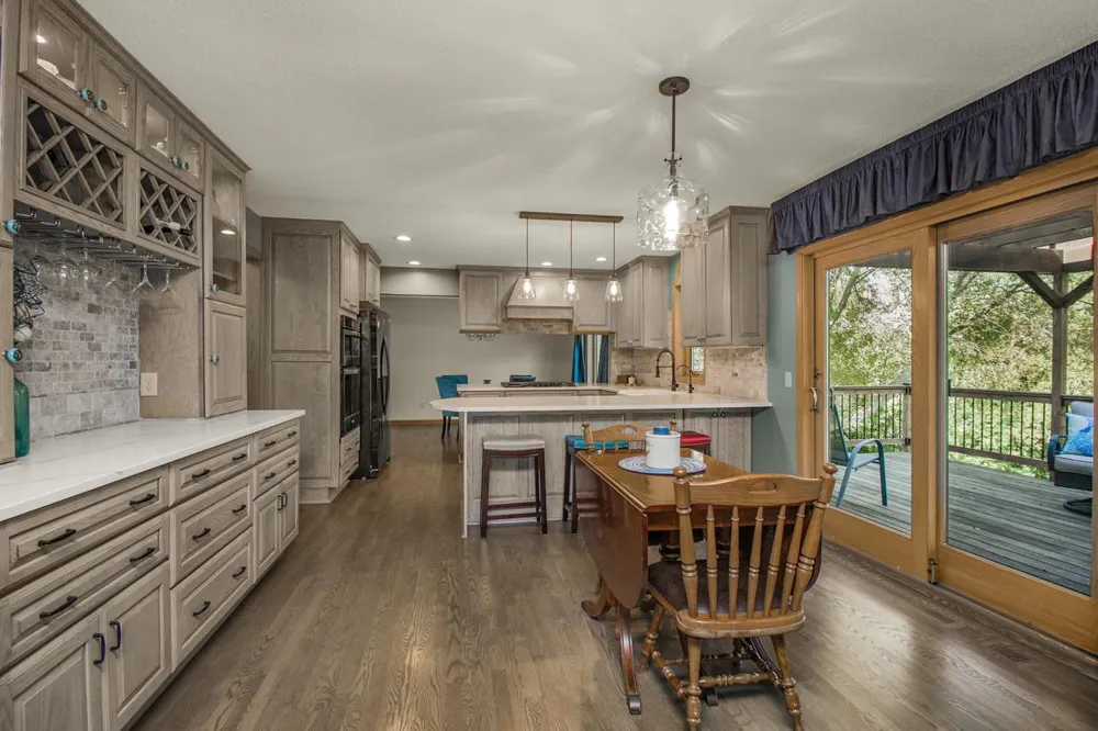 8610 Valley View Court Chanhassen, MN 55317