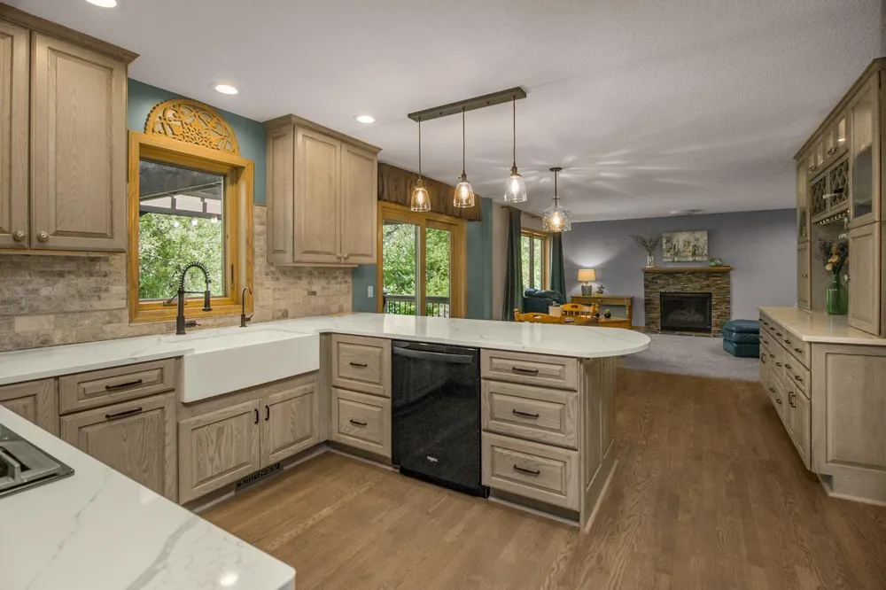 8610 Valley View Court Chanhassen, MN 55317