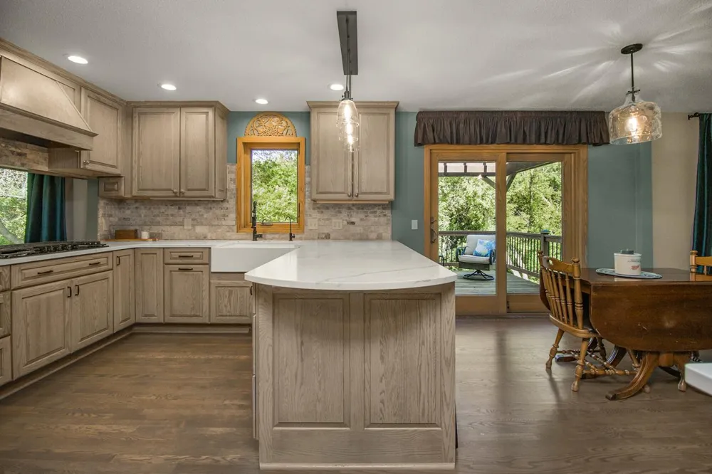8610 Valley View Court Chanhassen, MN 55317