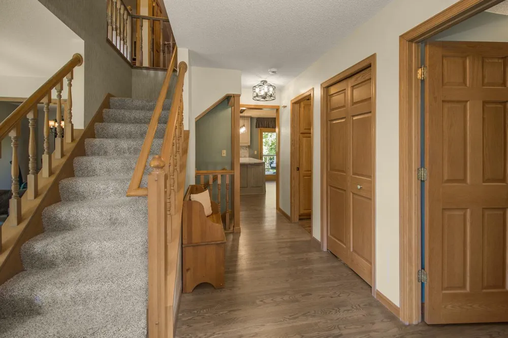 8610 Valley View Court Chanhassen, MN 55317