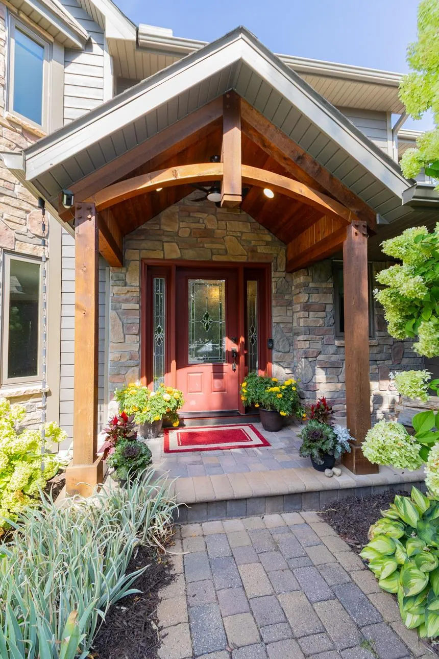 8610 Valley View Court Chanhassen, MN 55317