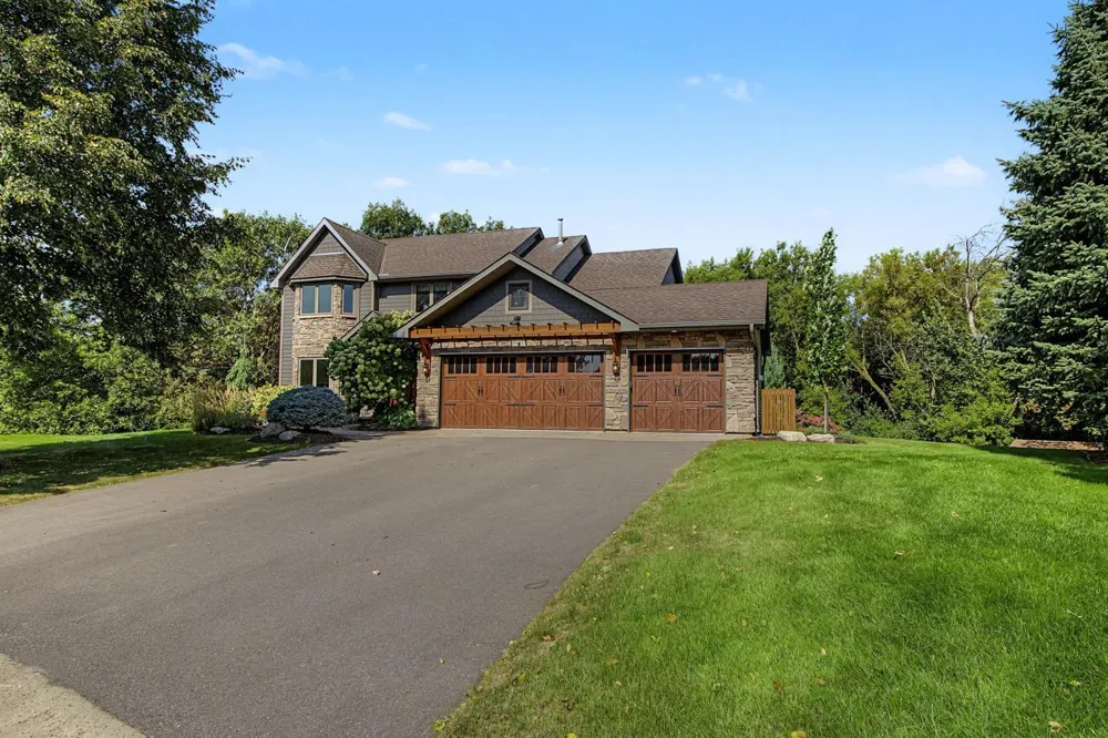 8610 Valley View Court Chanhassen, MN 55317