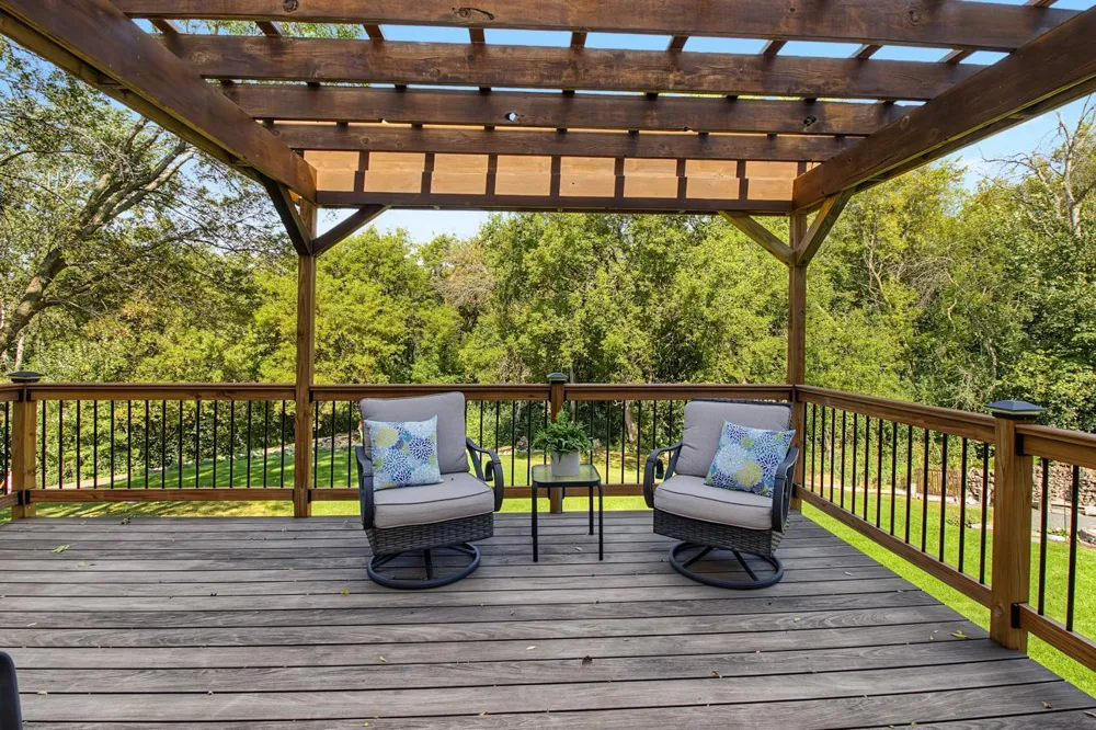 8610 Valley View Court Chanhassen, MN 55317