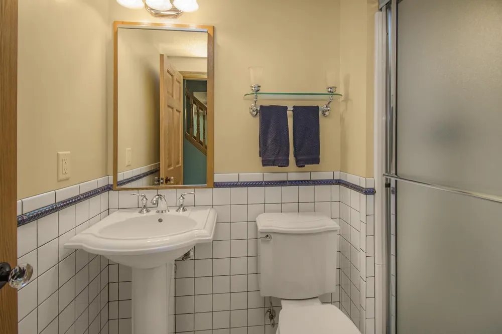 8610 Valley View Court Chanhassen, MN 55317