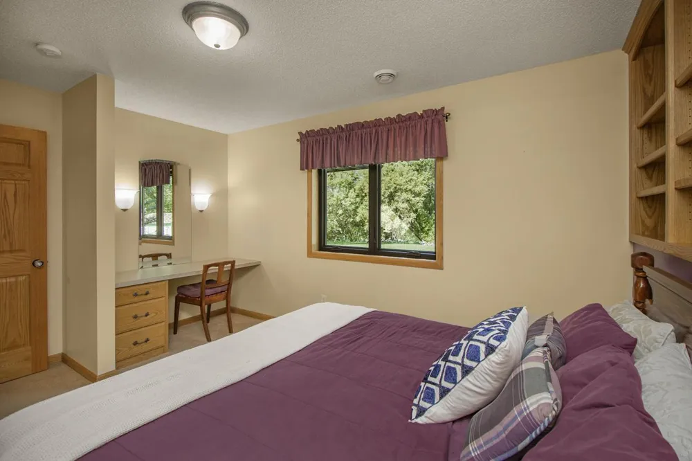 8610 Valley View Court Chanhassen, MN 55317