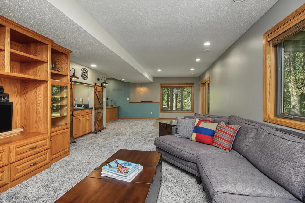 8610 Valley View Court Chanhassen, MN 55317