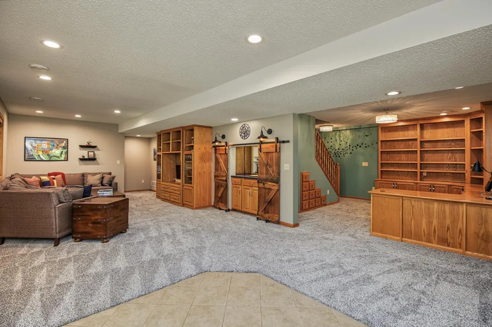8610 Valley View Court Chanhassen, MN 55317